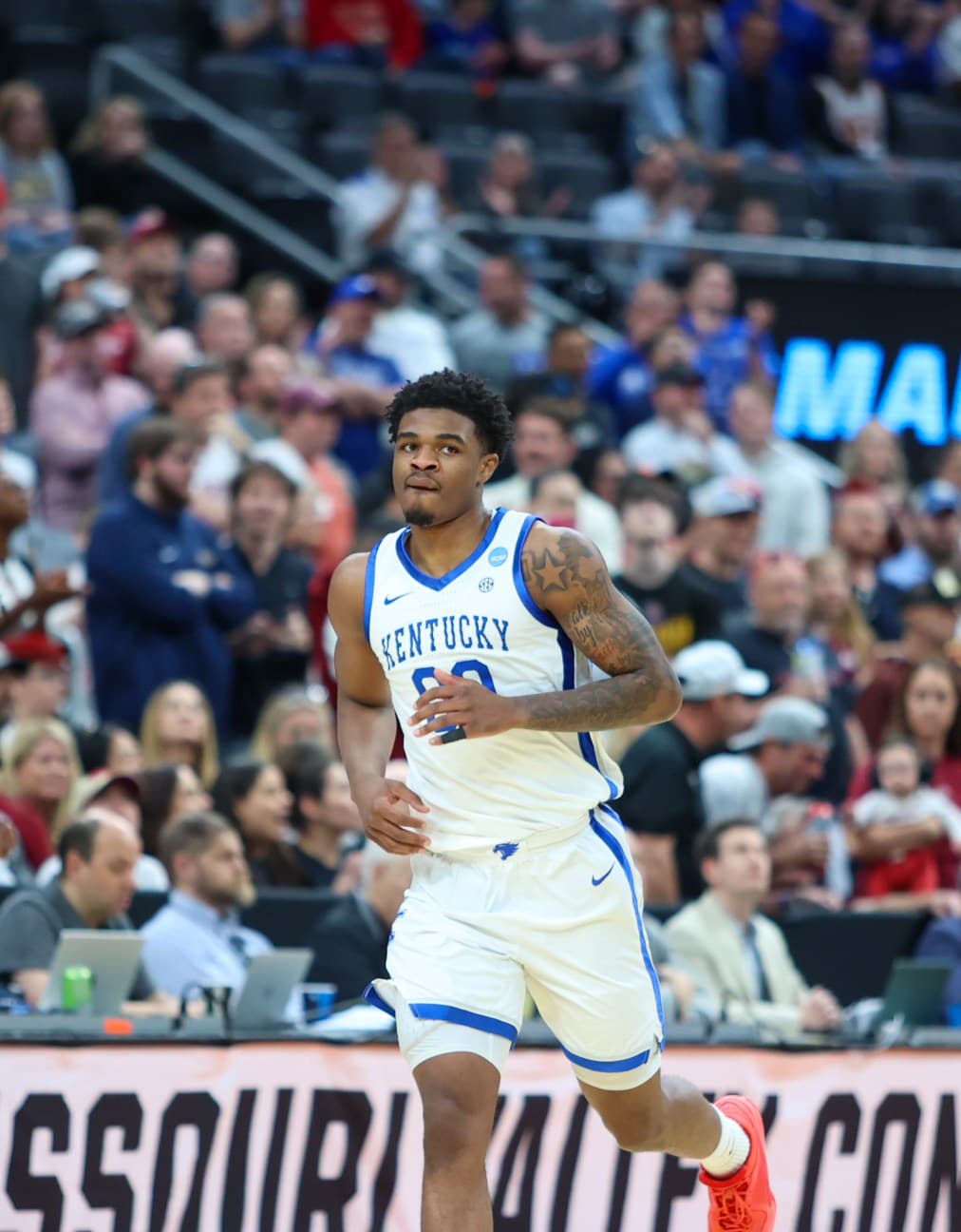 Otega Oweh joins elite company with NCAA Tournament performance vs. Santa Clara