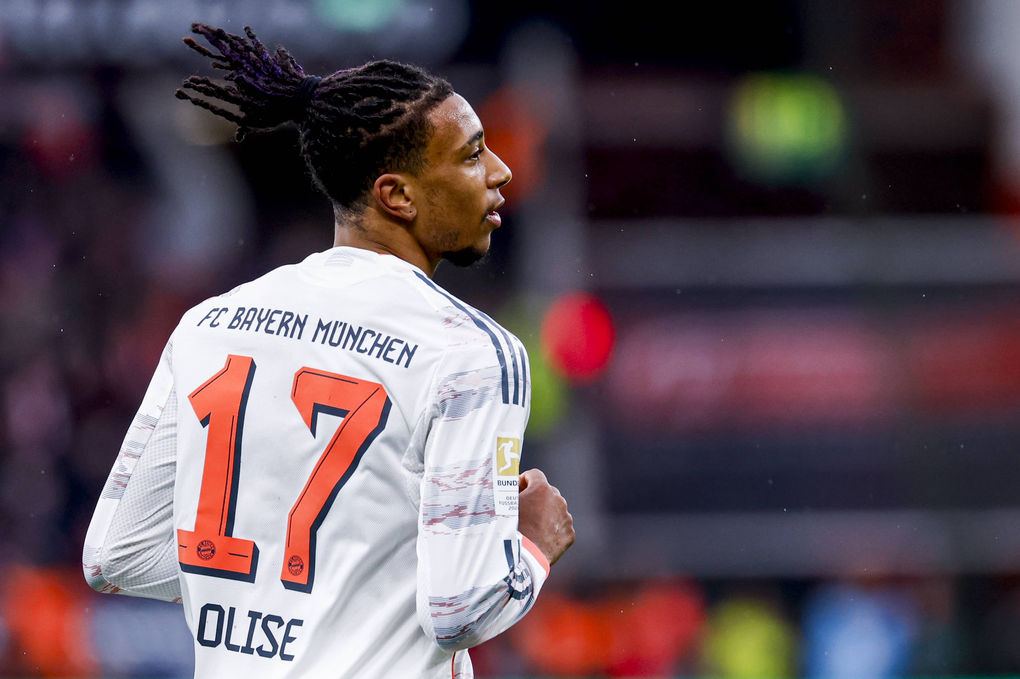 Michael Olise Leads Bayern Munich in Victory: Player Cheers on Team After Golfing Success!