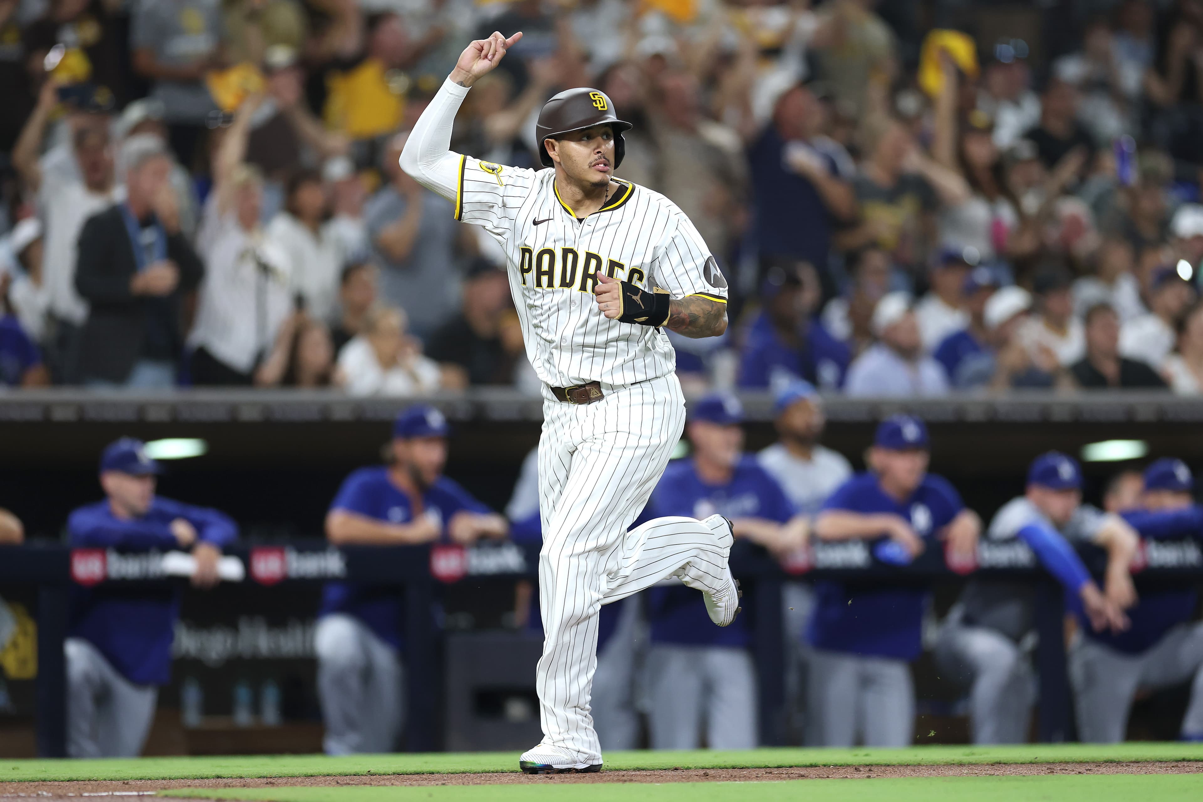 Padres Sweep Dodgers in Heart-Pumping 4-1 Thriller!