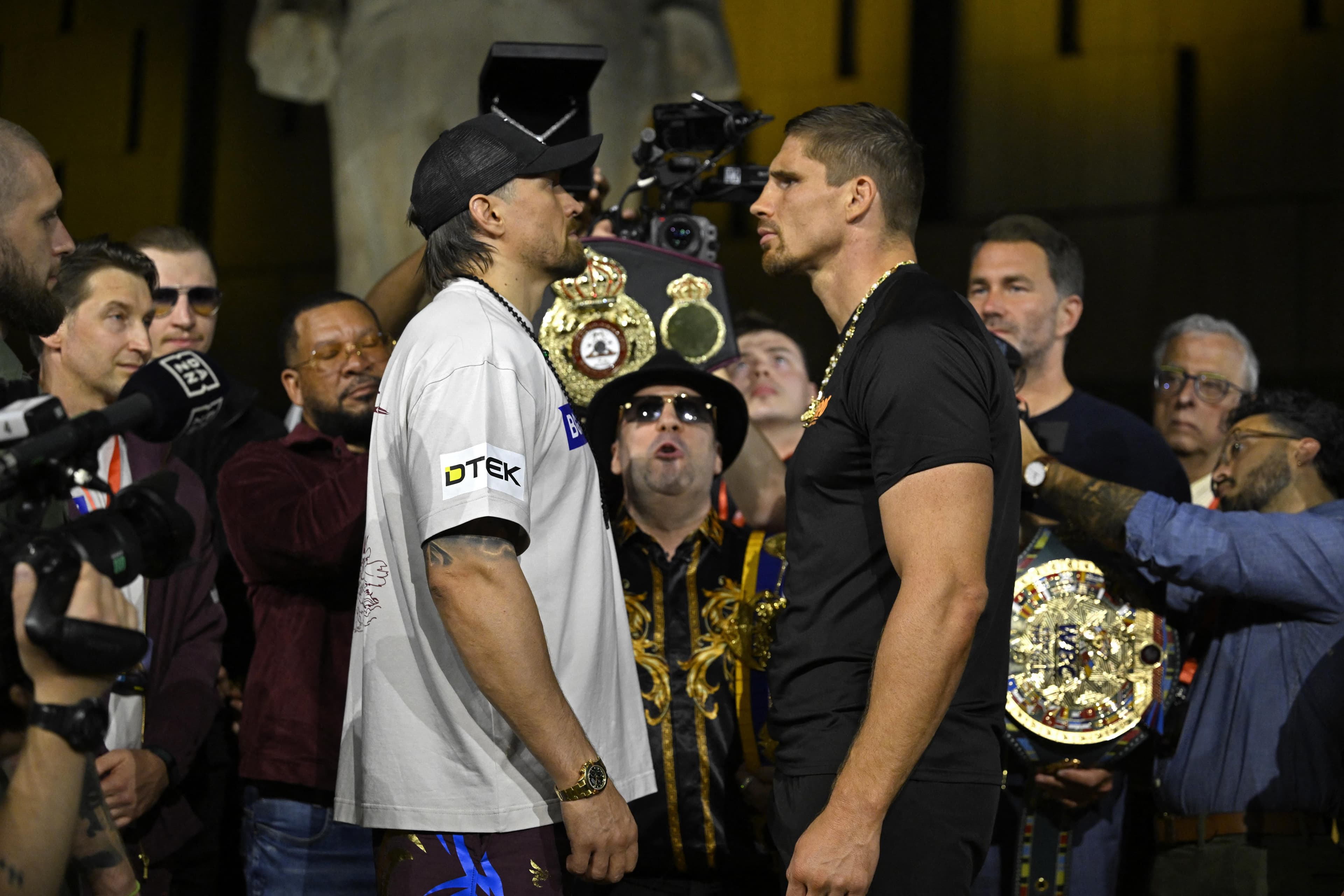 How to watch Oleksandr Usyk vs Rico Verhoeven: Start time, streaming, full fight lineup