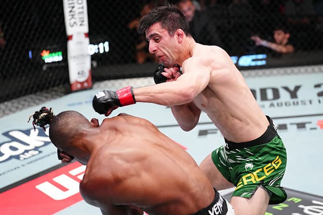 Ultimate MMA Clash: Witness Mike Johnson's Epic Roar Over Chris Davis in Melbourne