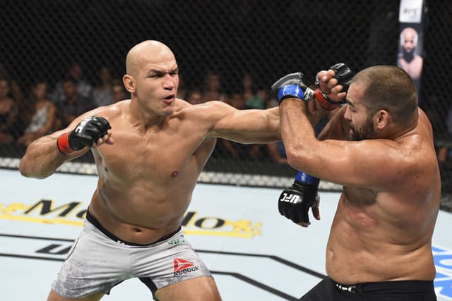 Junior dos Santos enlists towering Brazilian to prepare for Robelis Despaigne