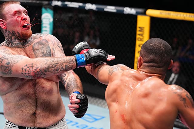 Steven Asplund takes out his foe in a spectacular KO!