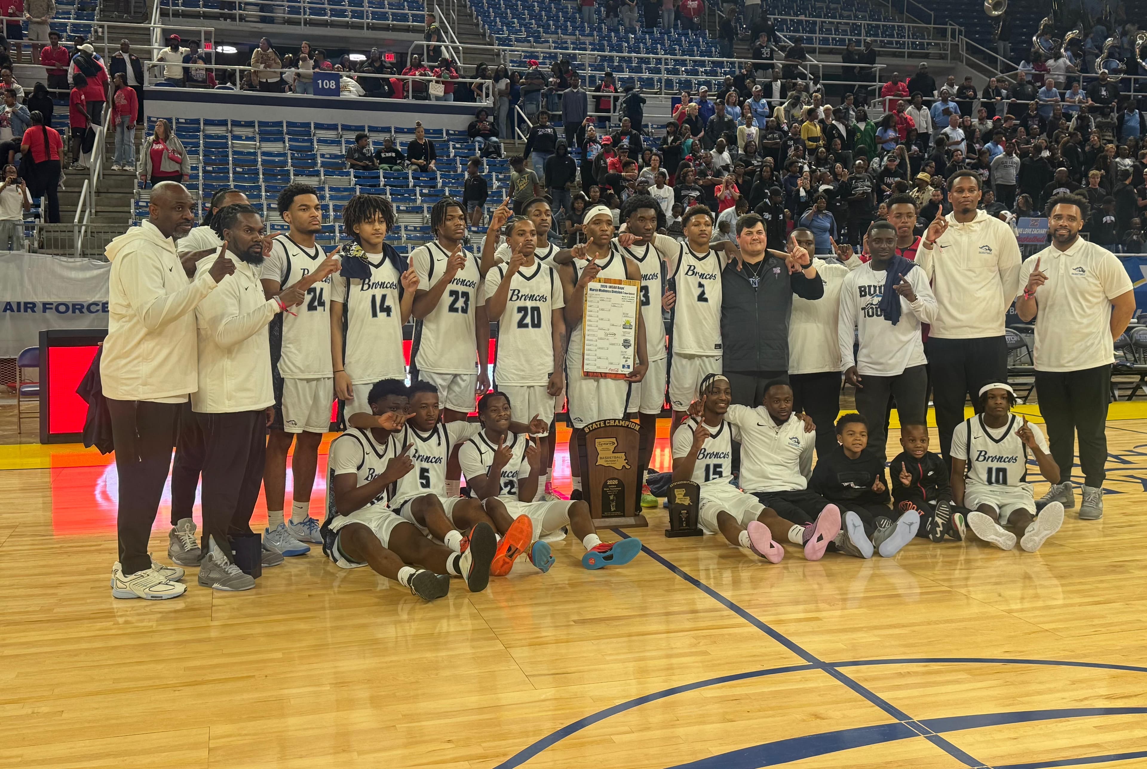 Elite Boys' Zachary Snares Sweet Sixteen Bid!