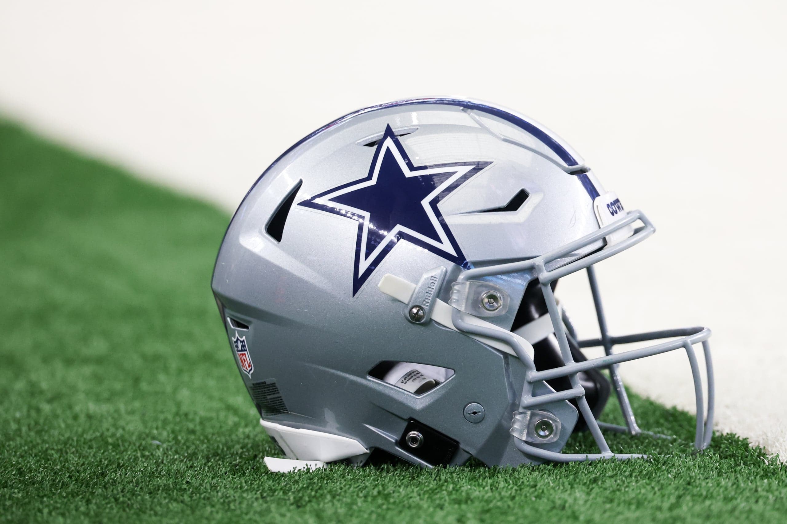 Dallas Cowboys Linked to Blockbuster Trade Up in 2026 NFL Draft