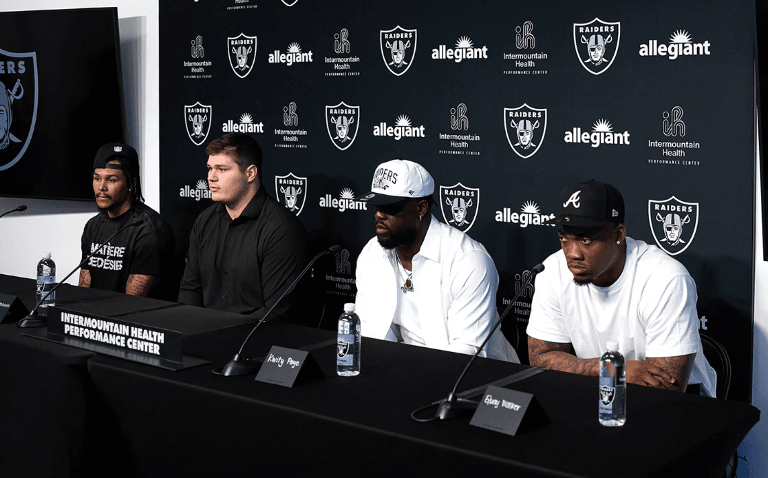 Raiders Demolish Titans 35-0, Shattering Super Bowl Streaks!