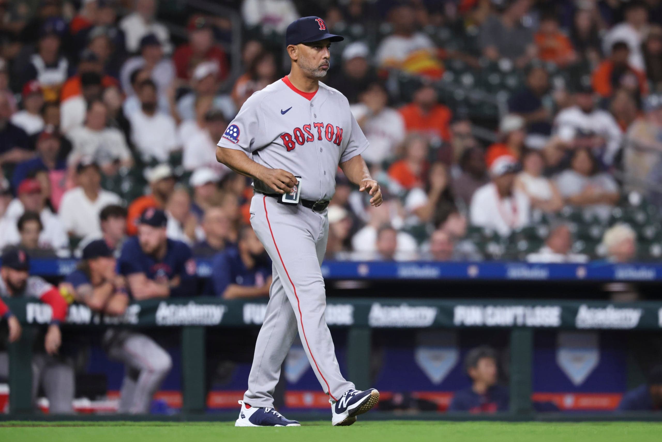 MLB Rumors: Phillies Could Face Competition From 2 Teams for Alex Cora