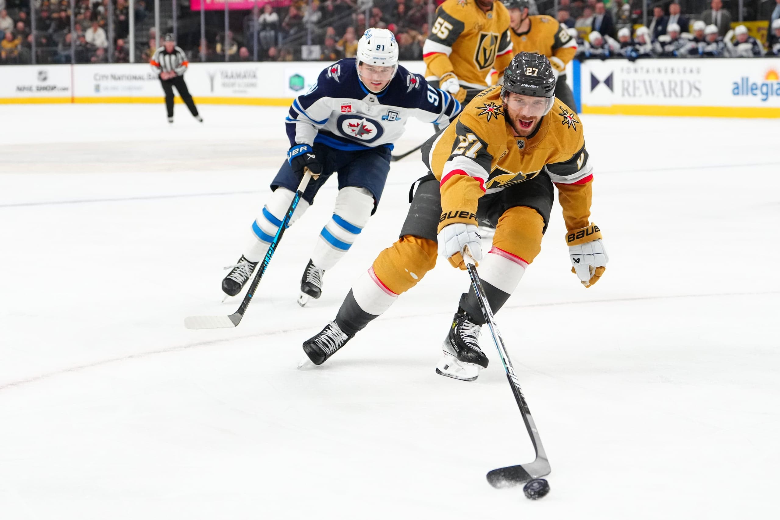 Golden Knights Top Jets 6-2, Inch Closer to Division Title