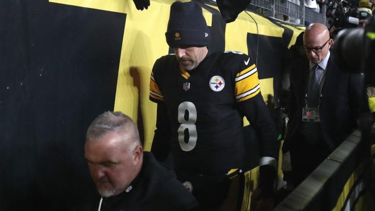 Steelers' 'Rare' Aaron Rodgers Move Could Clear Up Decision Timeline