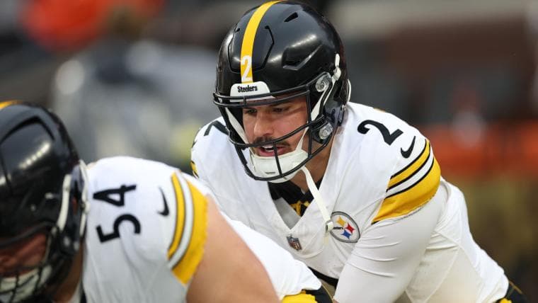 Steelers Veteran Quarterback Makes Case As Aaron Rodgers' Backup Over Younger Players