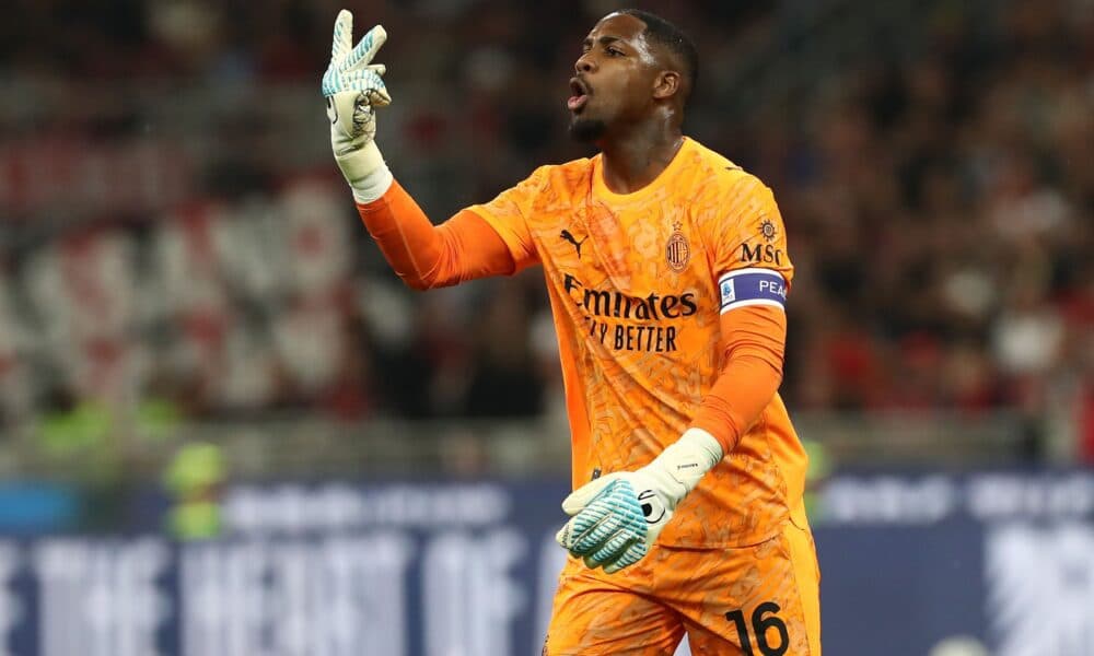 Chelsea retain interest in signing Maignan after failing to nab him last summer
