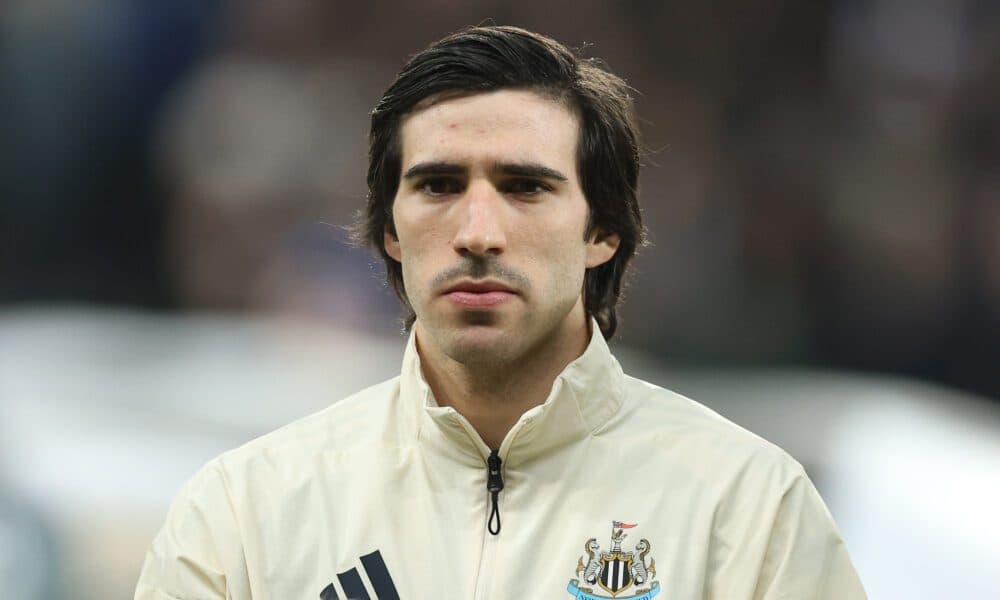 Goal-scorer Sandro Tonali lights up Old Trafford with a hat-trick as Manchester United rout Juventus 4-0 in the Premier League!