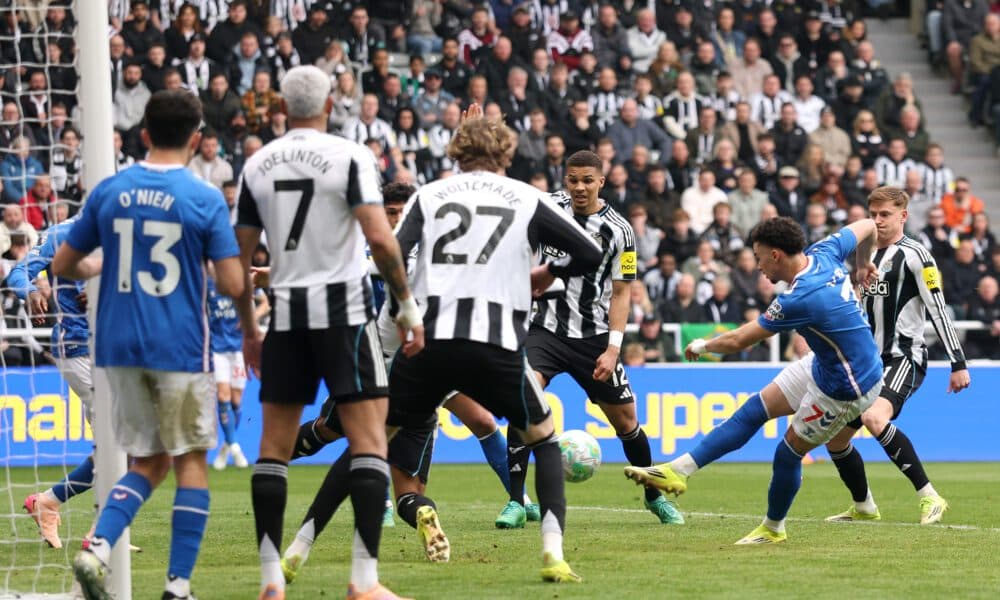 Sunderland beat Newcastle 2-1 after Brian Brobbey’s 90th-minute goal