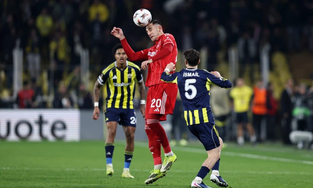 Bologna eye Nottingham Forest star Lorenzo Lucca