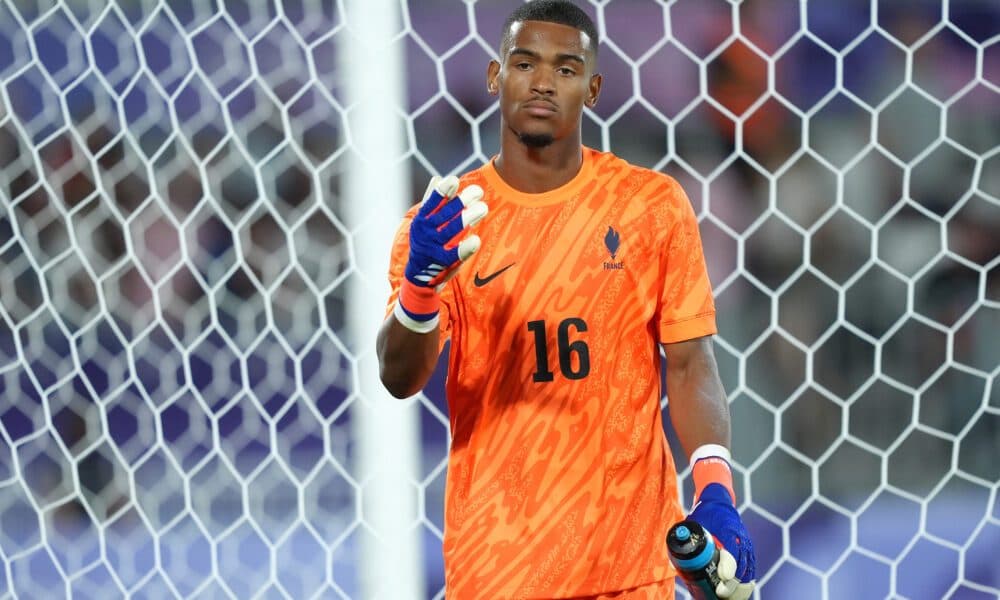 Aston Villa targeting RC Lens’s Robin Risser and Toulouse’s Guillaume Restes if Emiliano Martinez leaves