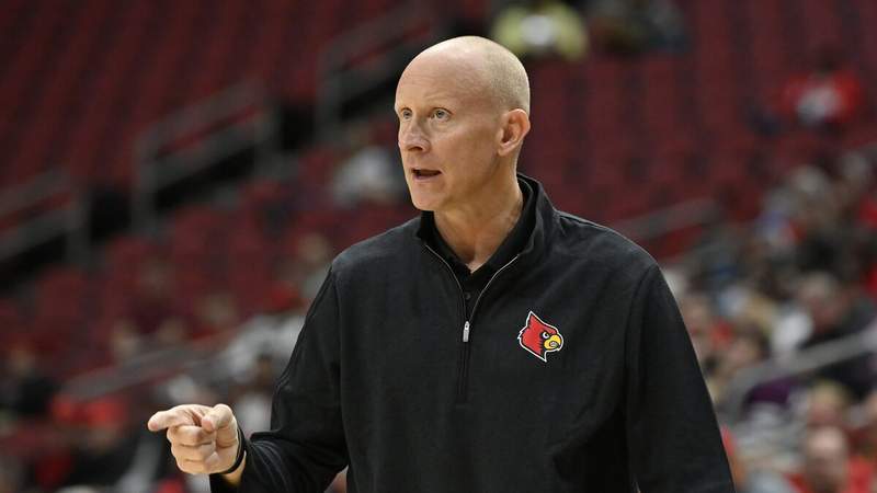 USF hires College of Charleston’s Chris Mack as men’s basketball coach