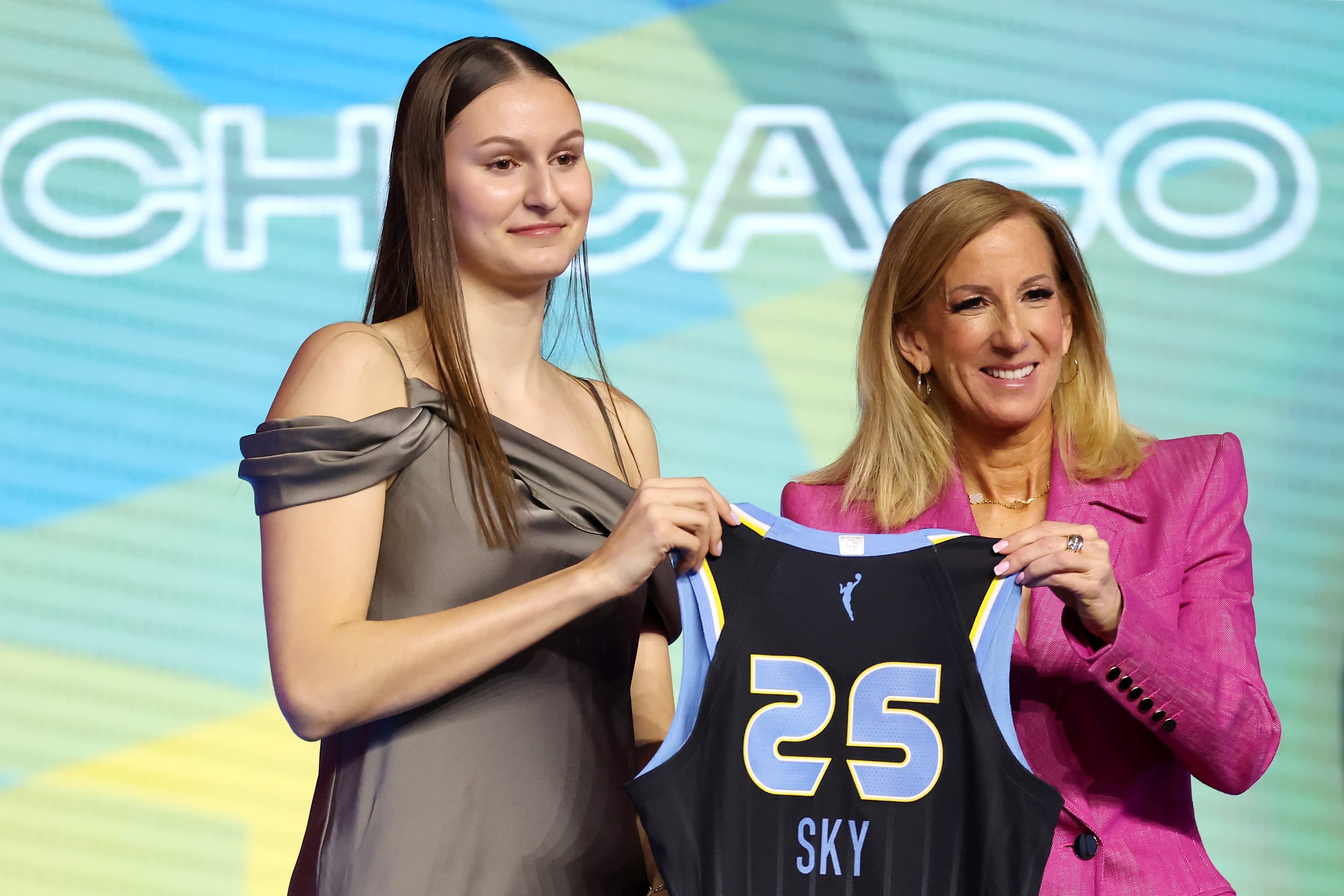 Kentucky women's basketball signs former top-10 WNBA draft pick