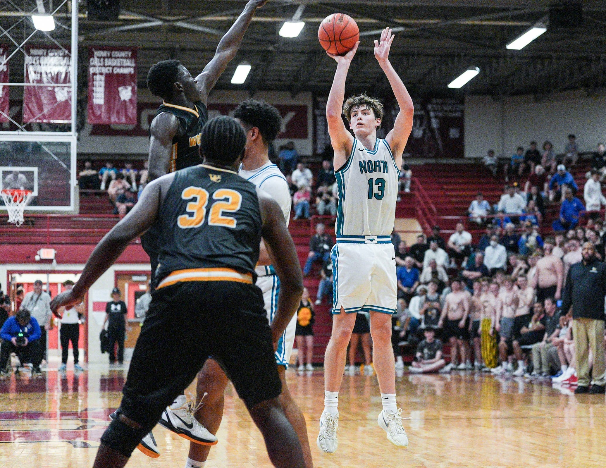 Up Next: Wildcats Clash in Heart-Pounding Basketball Battle!