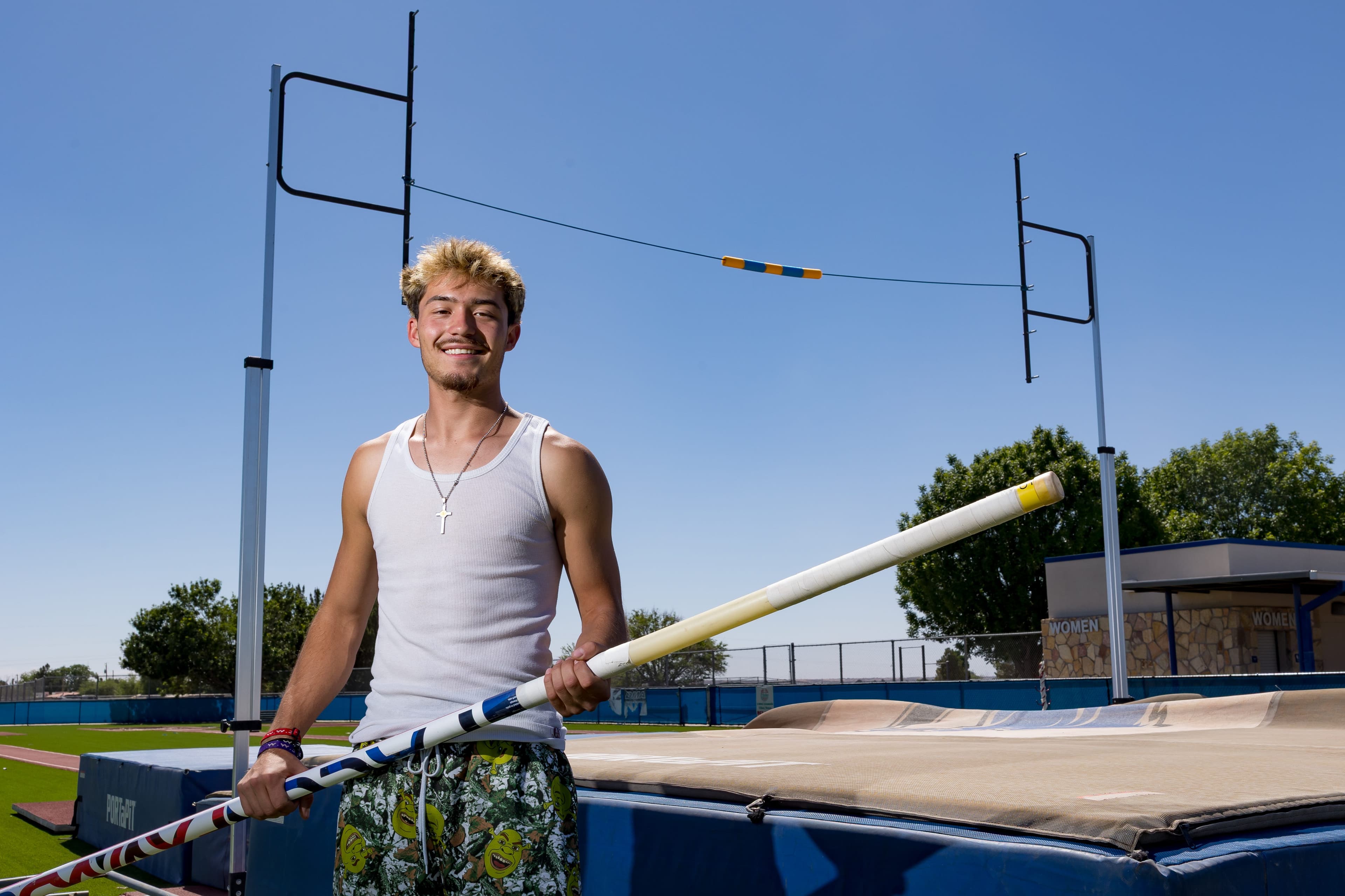 Clint pole vaulter Matthew Portillo follows family footsteps to state