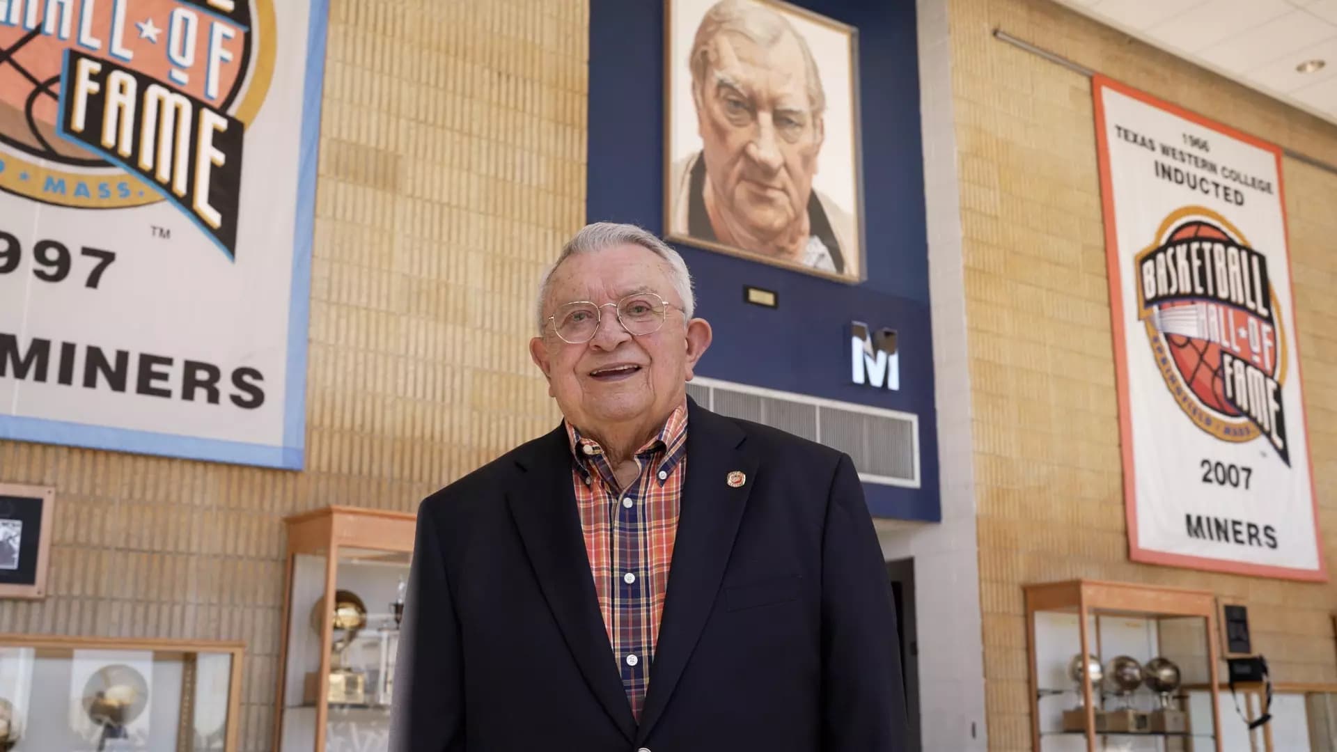 Joe Gomez, UTEP superfan and historian, dies at 78