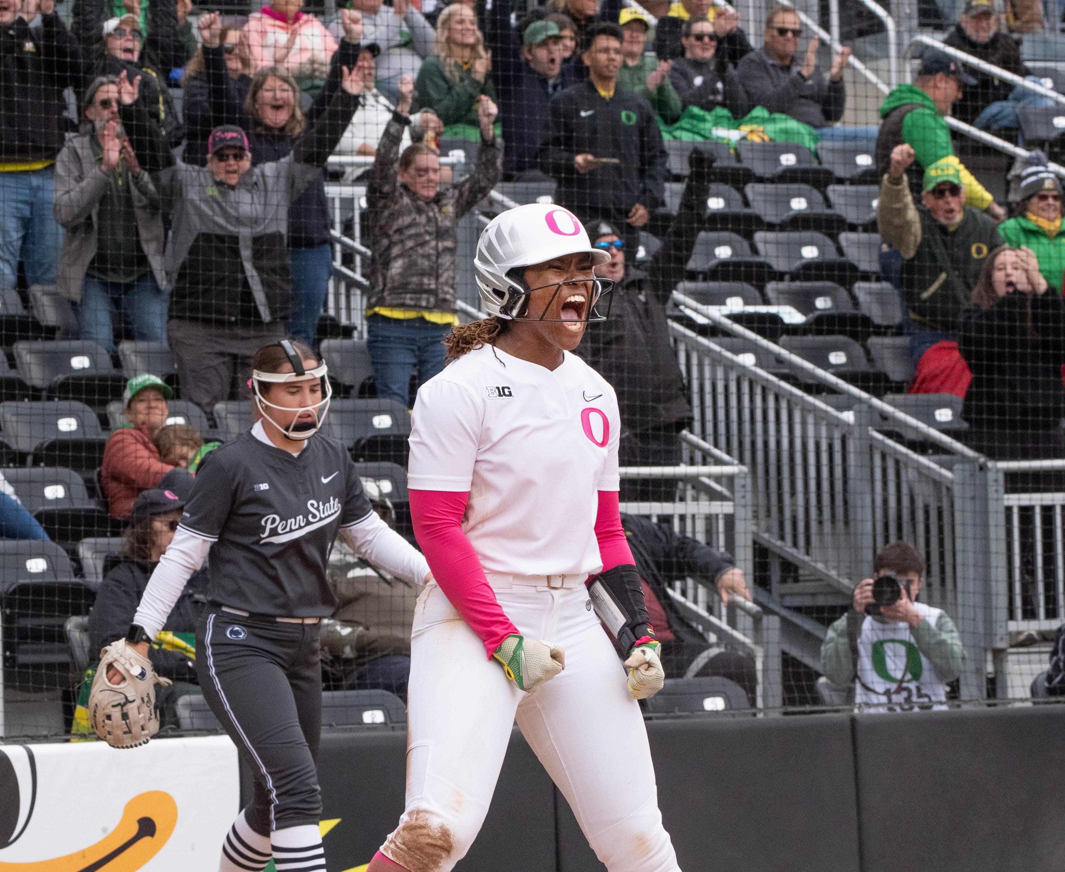 Oregon softball wins UCLA series, earns No. 2 seed in Big Ten tourney