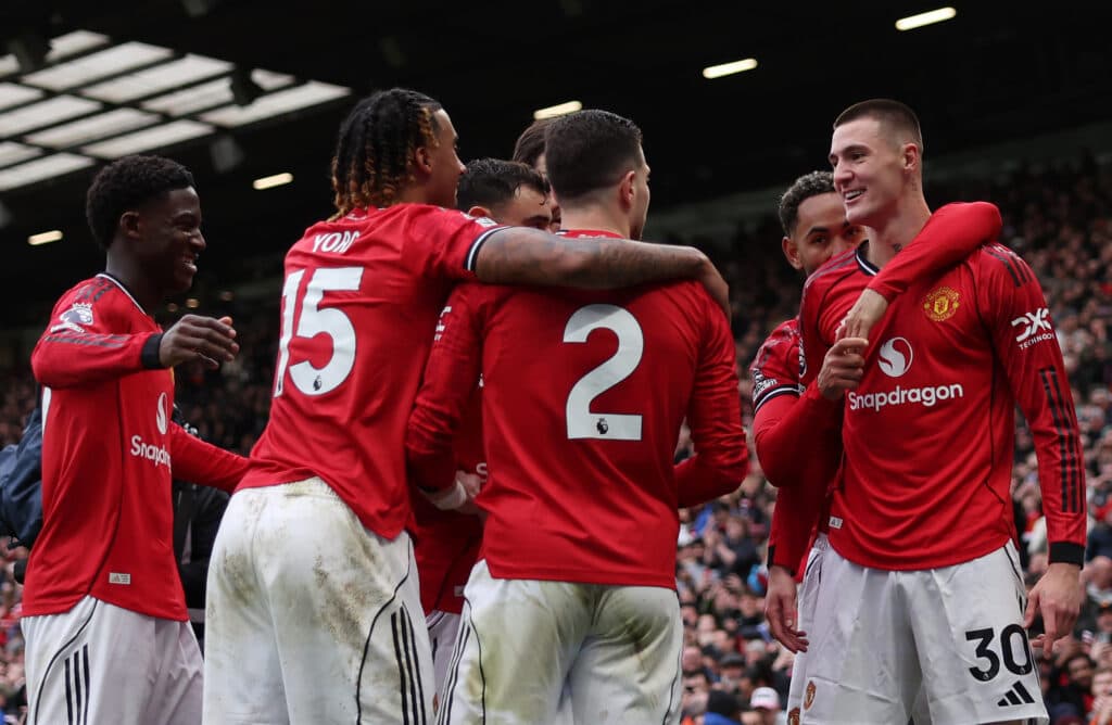 Goalkeeper Fernandes Slams Home, Red Devils Secure 3-0 Victory Over Aston Villa