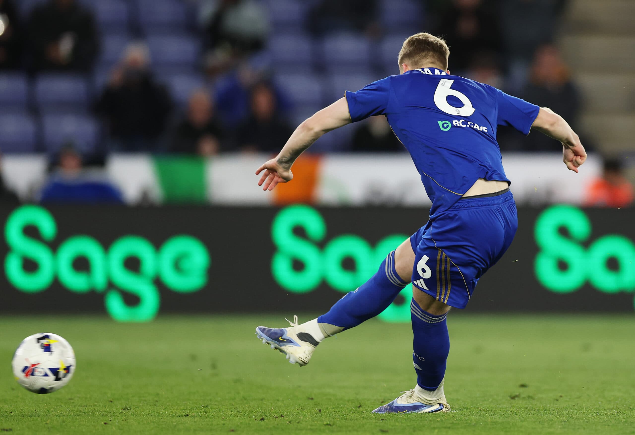Leeds United Are Hoping To Land This Championship Midfielder: Should Farke Go For Him?