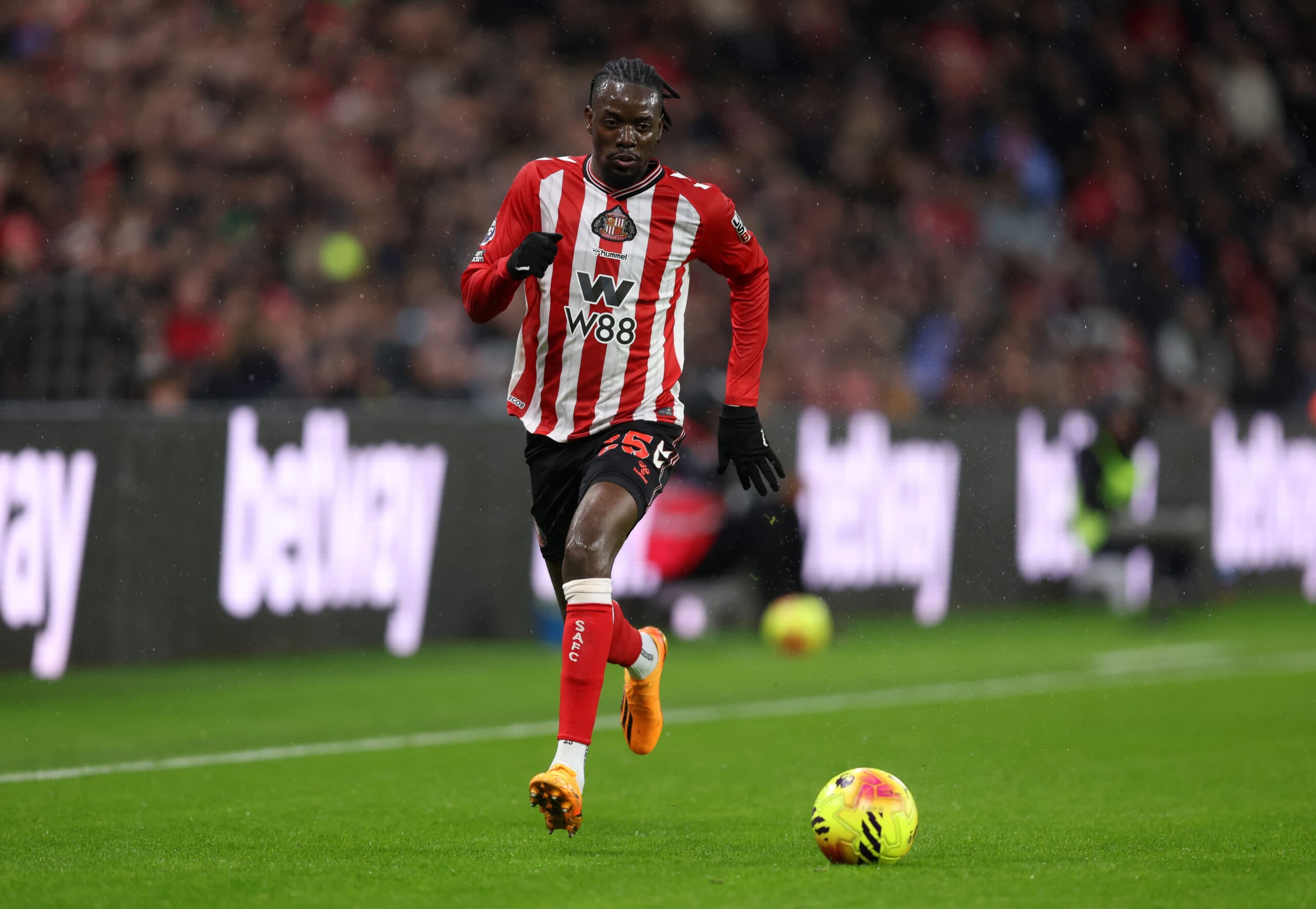 Sunderland’s Injury-Hit Winger Faces Uncertain Future: Should The Black Cats Trigger That Extension Option?