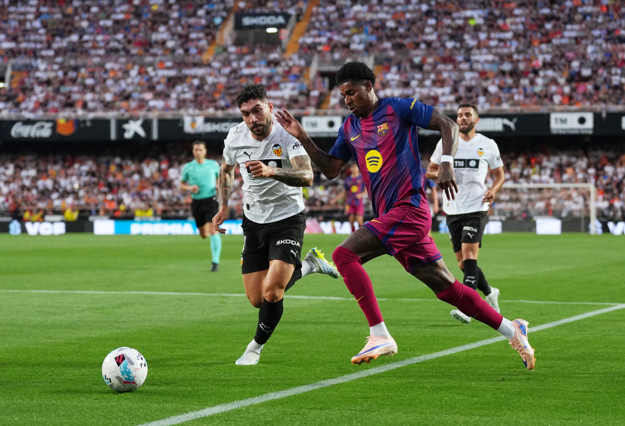 Lewandowski Gets 7.5, Torres With 7 | Barcelona Players Rated In Tough Loss Vs Valencia
