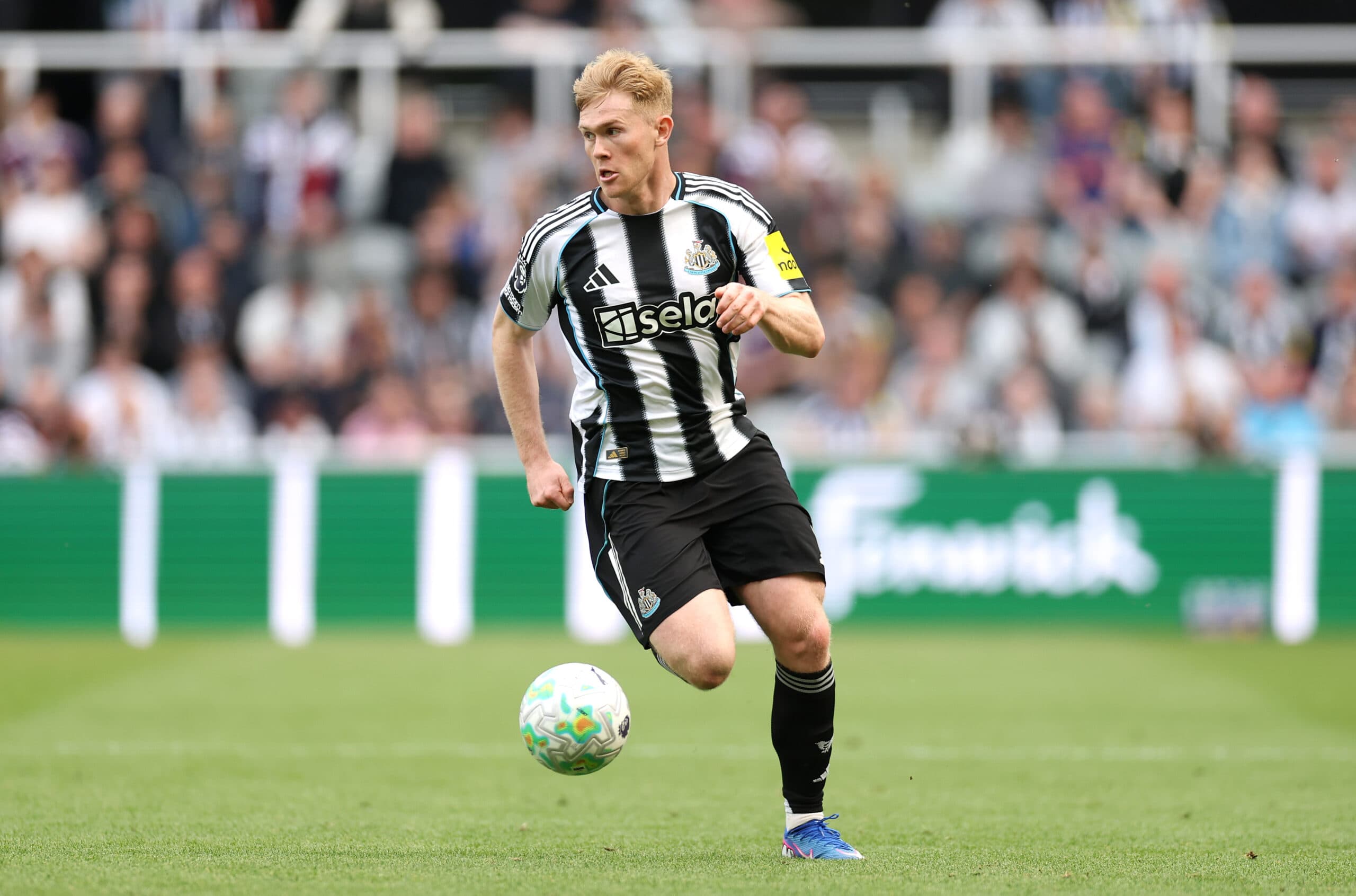Manchester United Identify This Newcastle United Left-Back As A Target: Good Choice For Carrick?