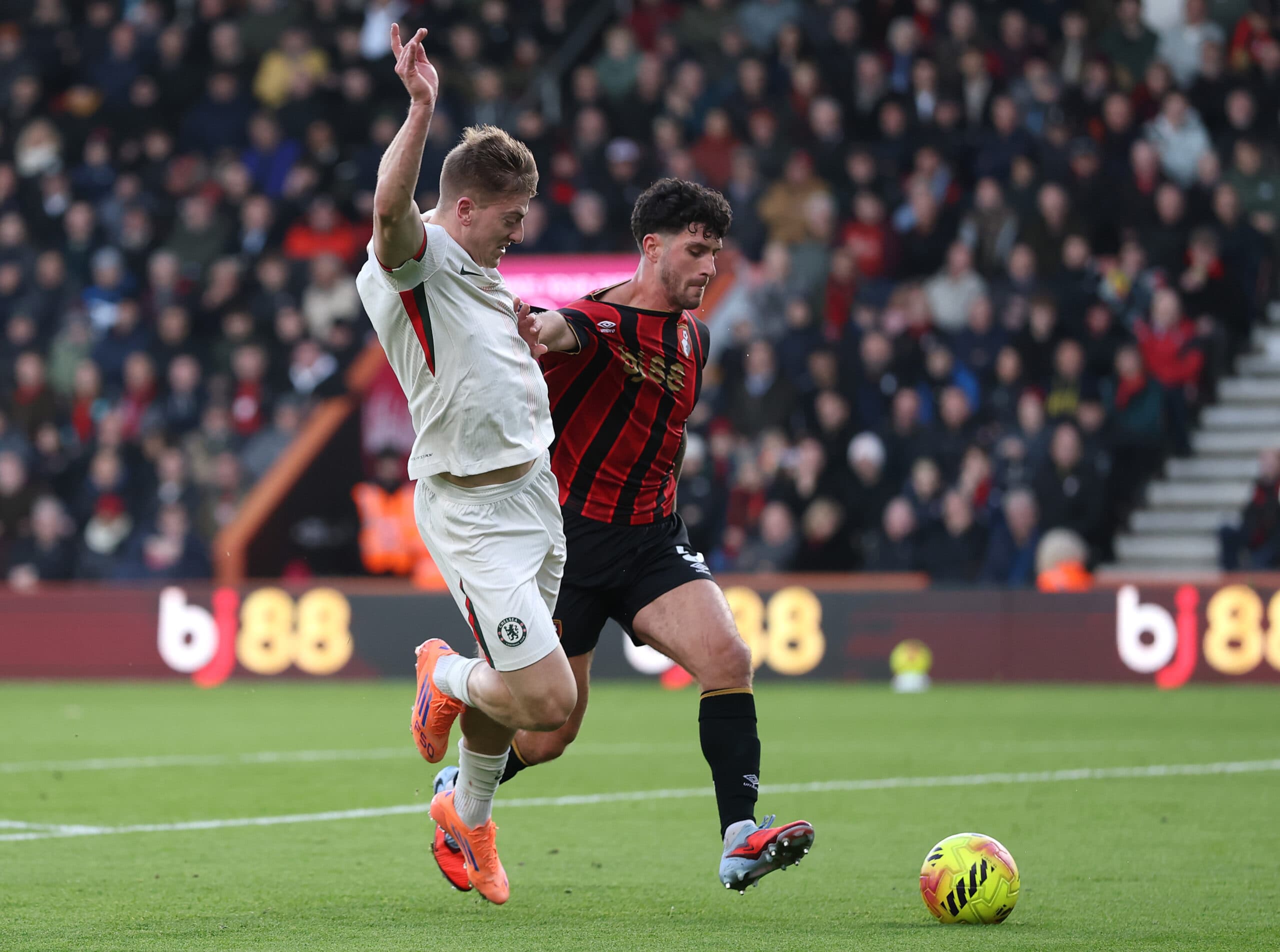 Former Everton CEO Backs The Club To Go For This Defender With Caution: Do They Actually Need Him?