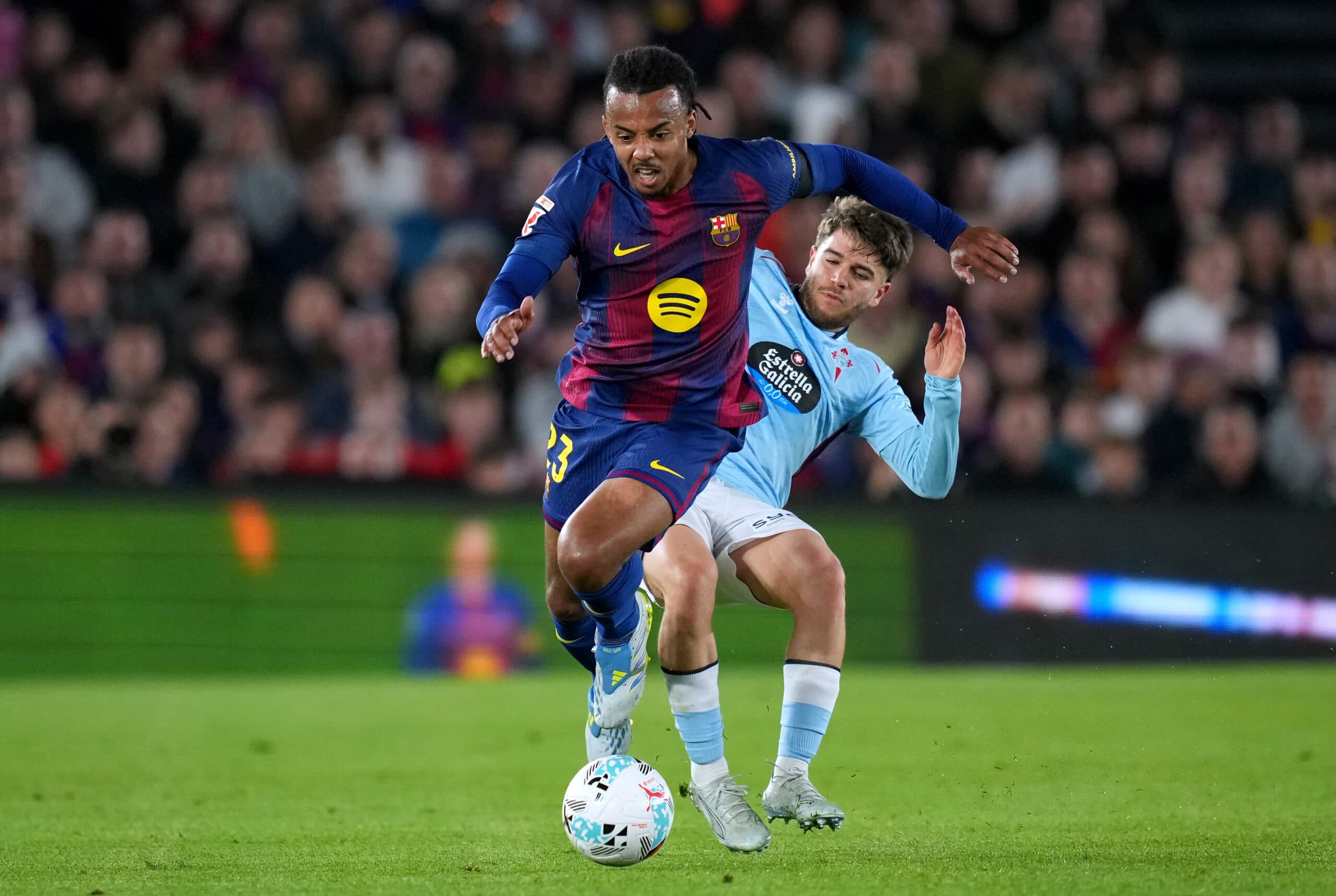 Manchester United Are Set To Rival Chelsea For This Barcelona Defender: Should Carrick Go For Him?