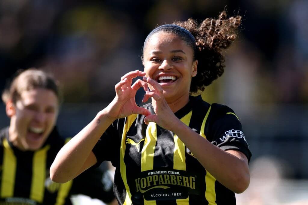 Chelsea make world-record bid to sign Hacken’s Felicia Schroder