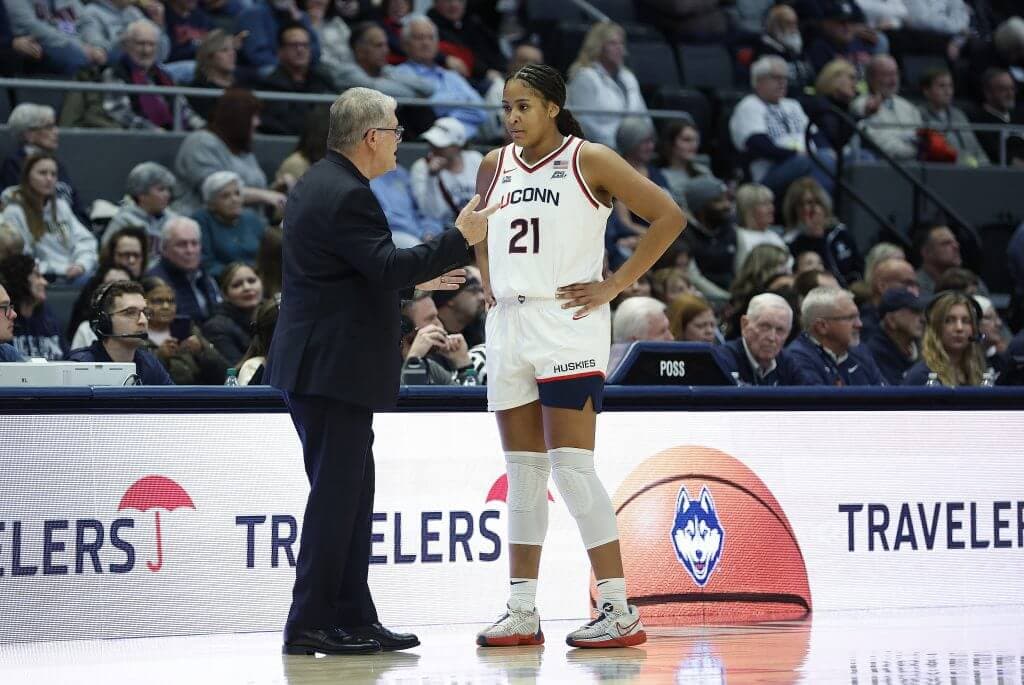 With Geno Auriemma and Sarah Strong back at UConn, are the Huskies 2027 contenders?
