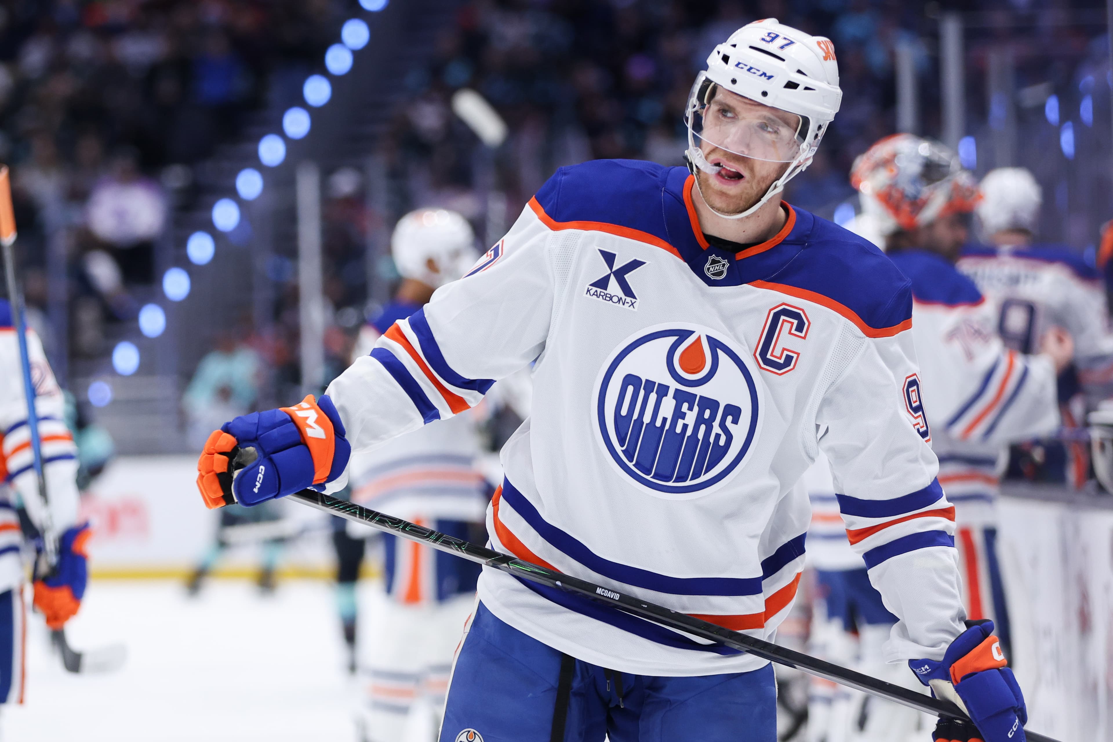 Connor McDavid chases Gretzky era greatness in pre-30 scoring race