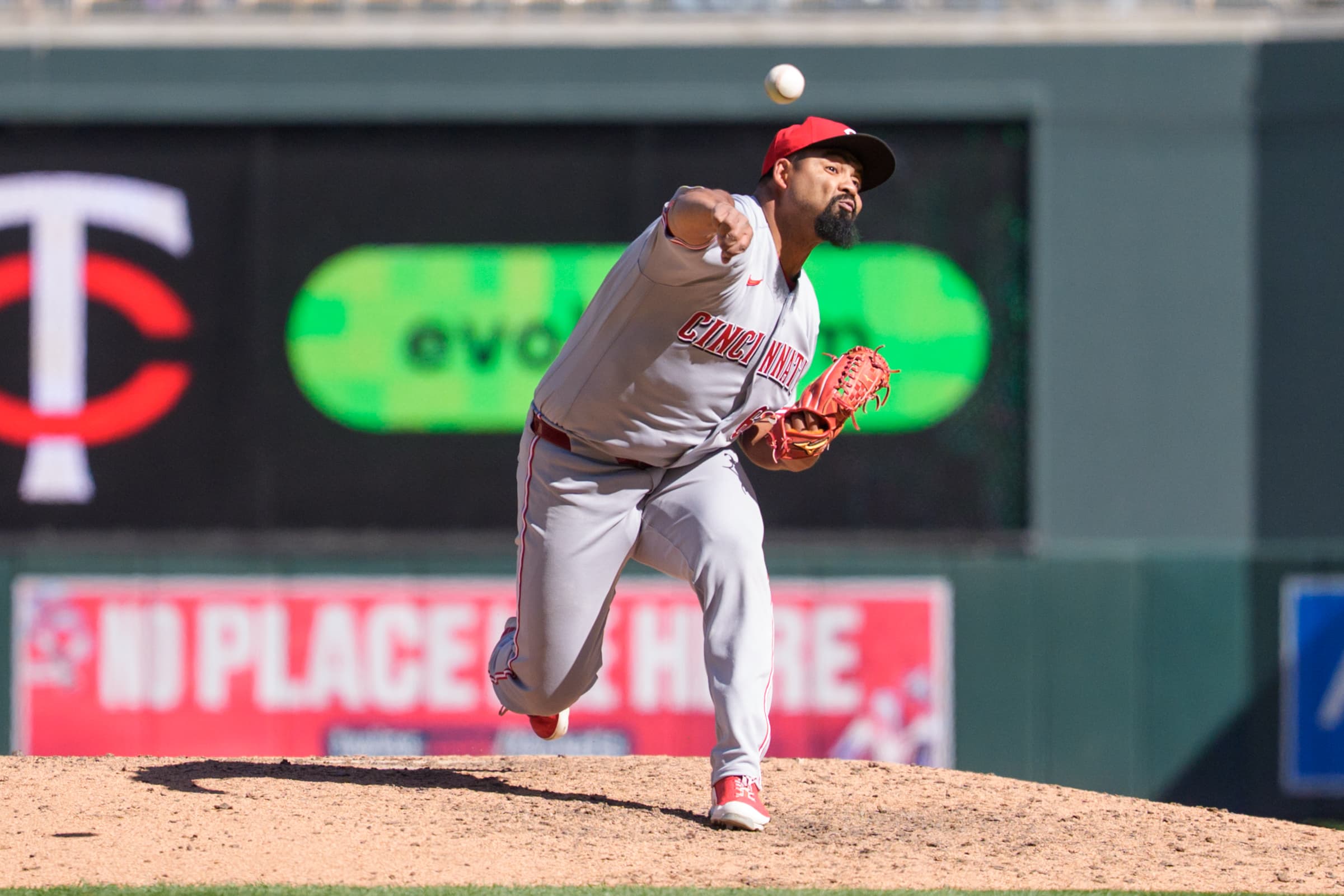 Cincinnati Reds make NL history in tight victory over Minnesota Twins