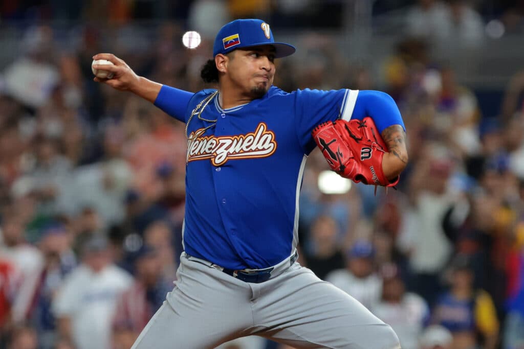 New Headline: Venezuelan batsman secures sweeping victory as he dominates international baseball tournament