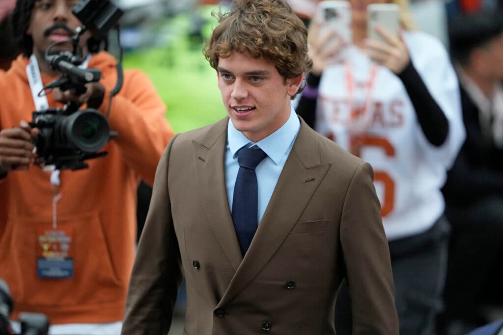 Who leads the early odds for No. 1 pick in 2027 NFL Draft