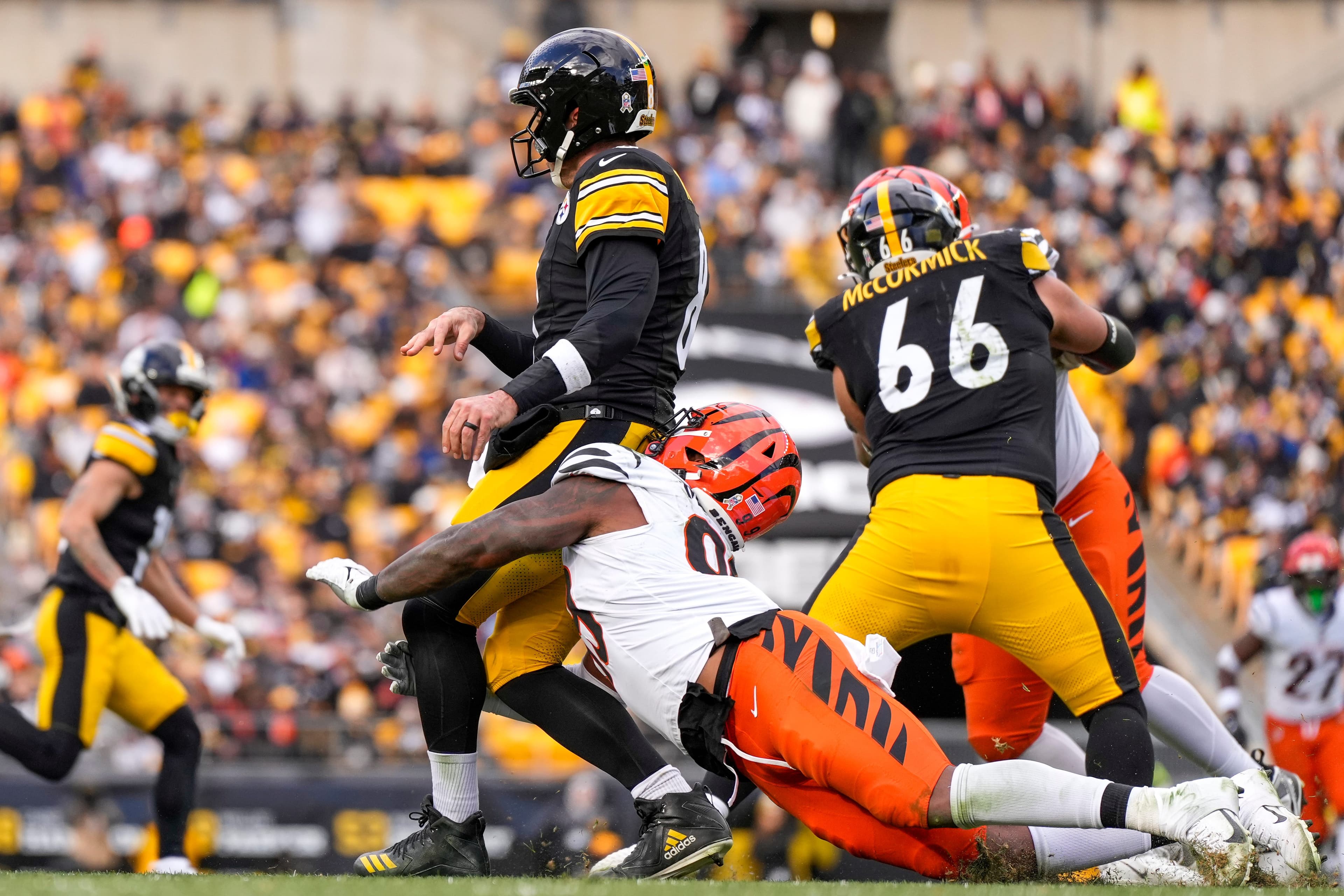 Bengals make decision on former first-round pick Myles Murphy