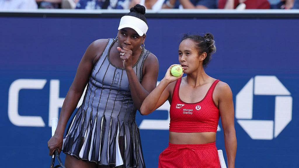 Fans believe Leylah Fernandez should fire her dad as her coach