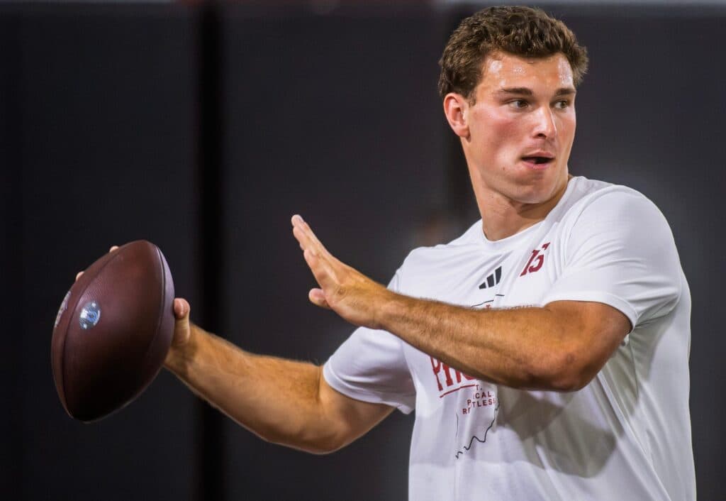 How Raiders’ Kirk Cousins singing benefits Fernando Mendoza?