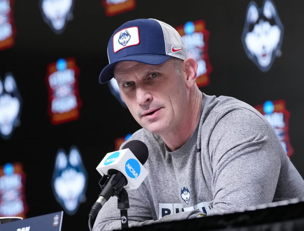 Dan Hurley’s history with National Championship referees raises concerns for UConn-Michigan final