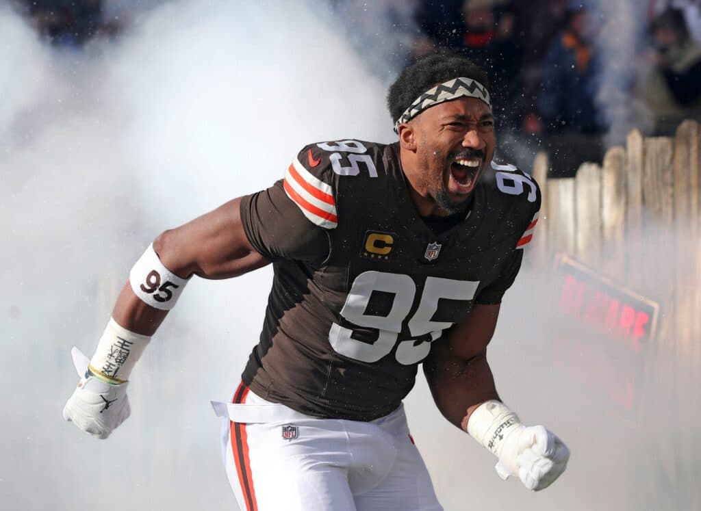 Browns, Myles Garrett agree to modified contract terms