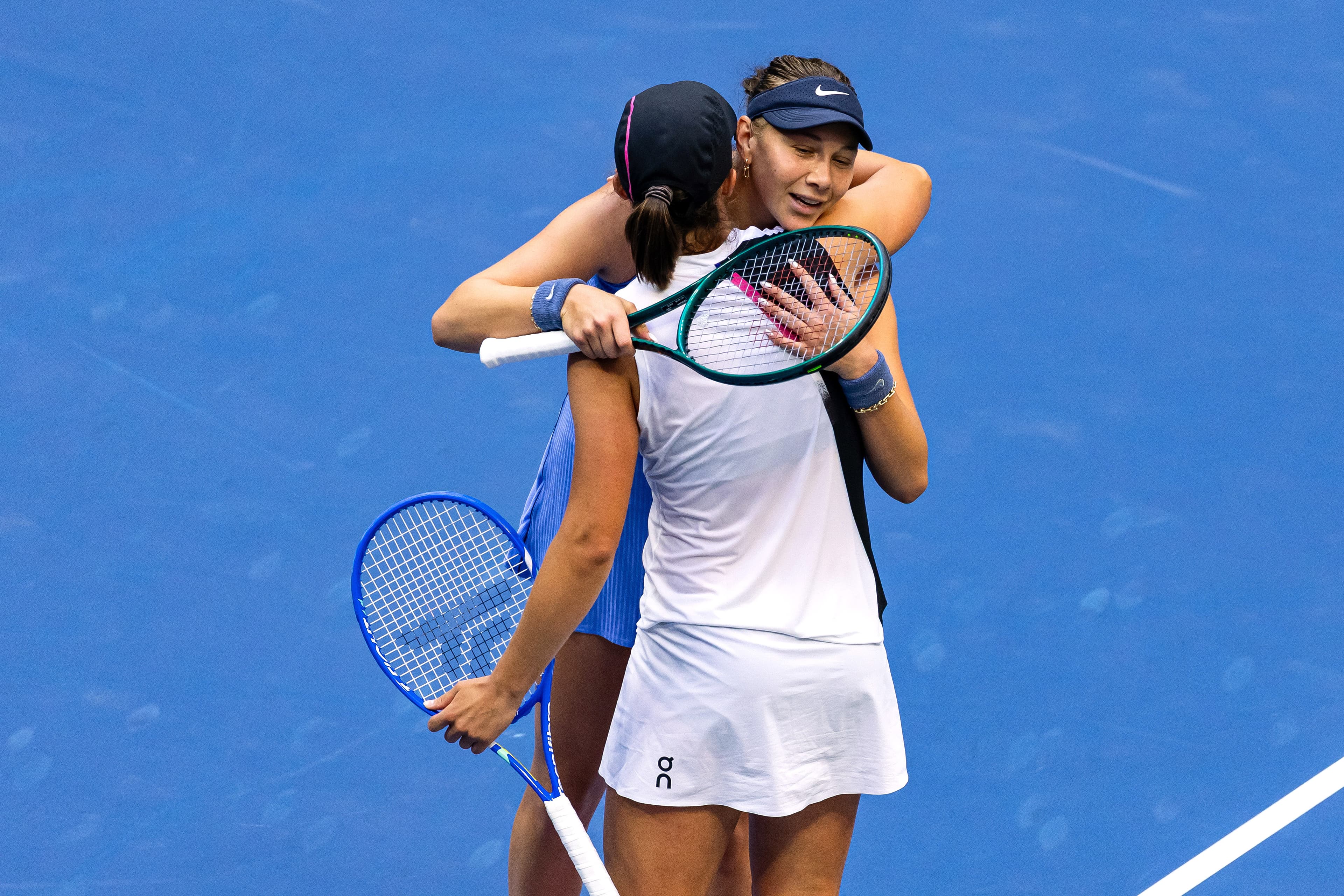 Should Amanda Anisimova and Iga Swiatek swap coaches