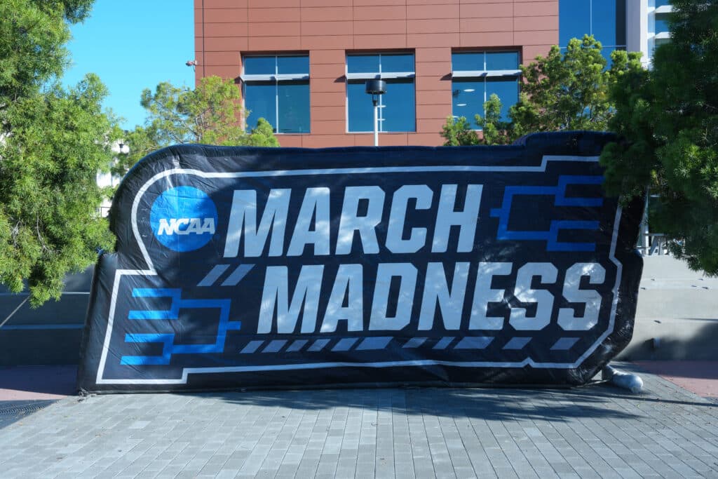 Viral Air Corgi predicts Sweet 16 results for March Madness