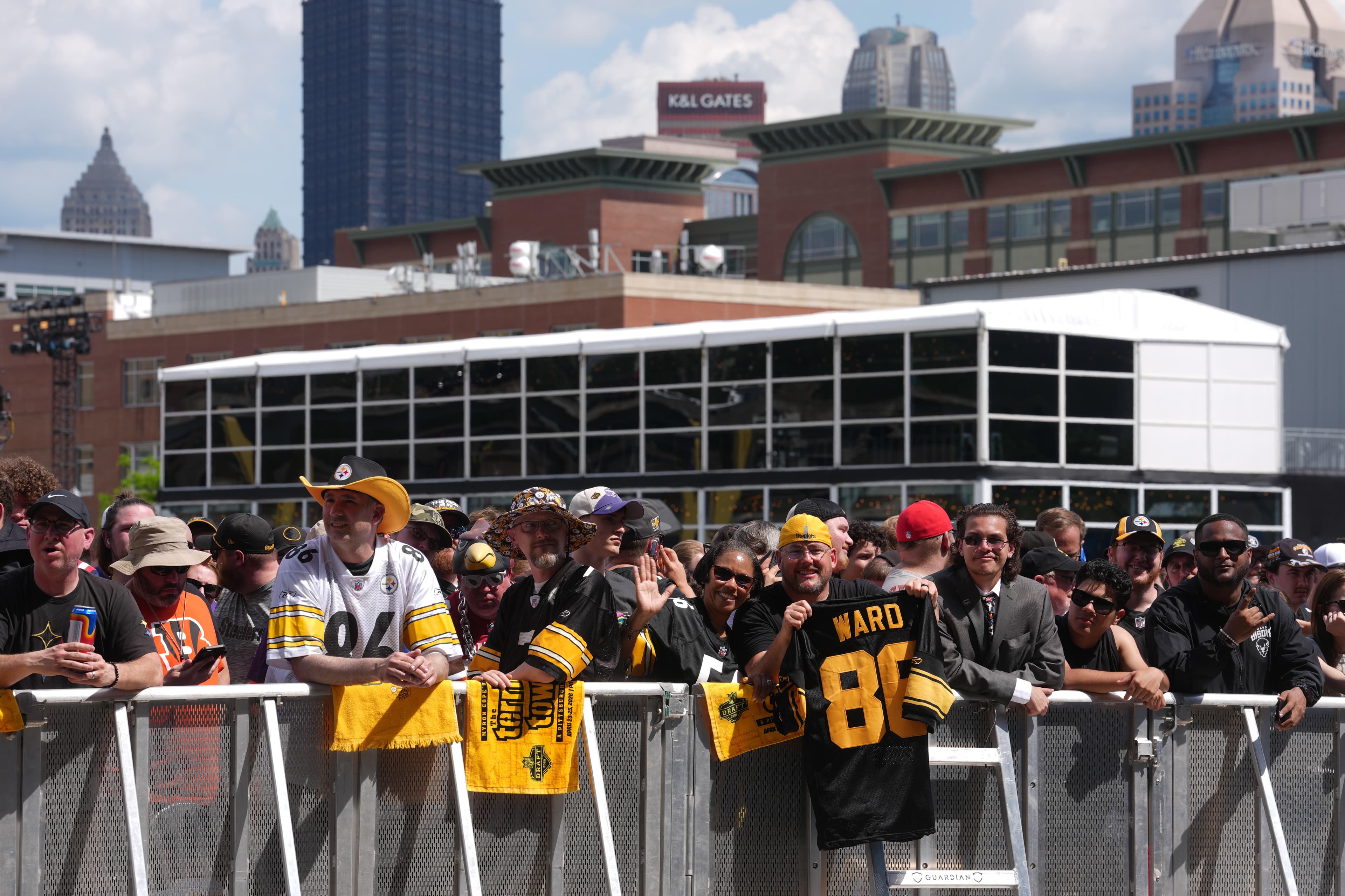 Pittsburgh flexes on major cities with massive 2026 NFL Draft crowd