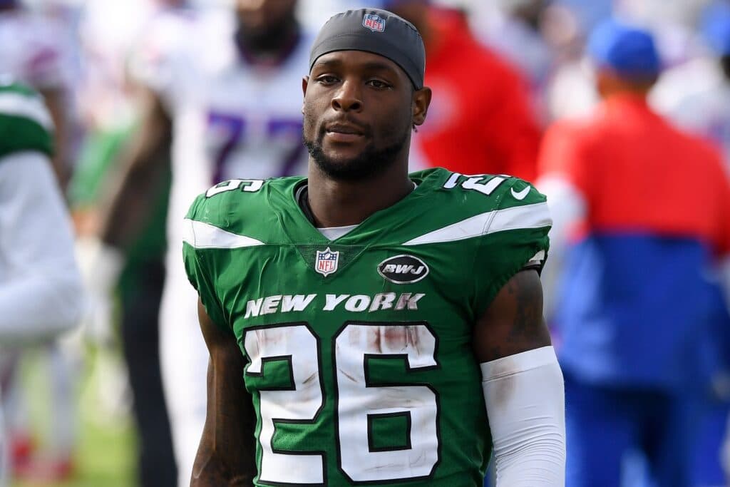 Le’Veon Bell questions Adam Gase’s long NFL absence with serious accusation