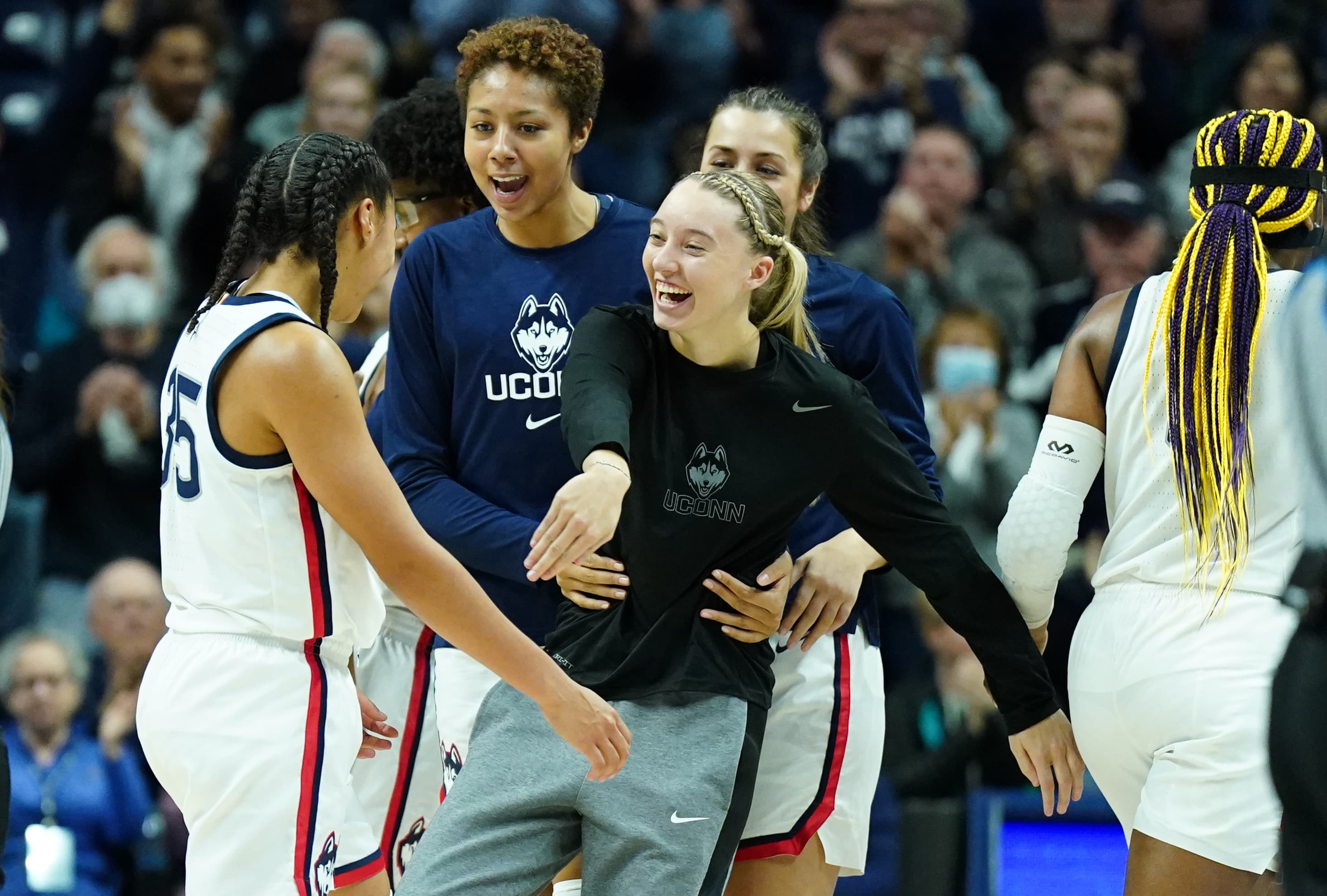 Paige Bueckers’ heartwarming reaction to Azzi Fudd reunion with Dallas Wings