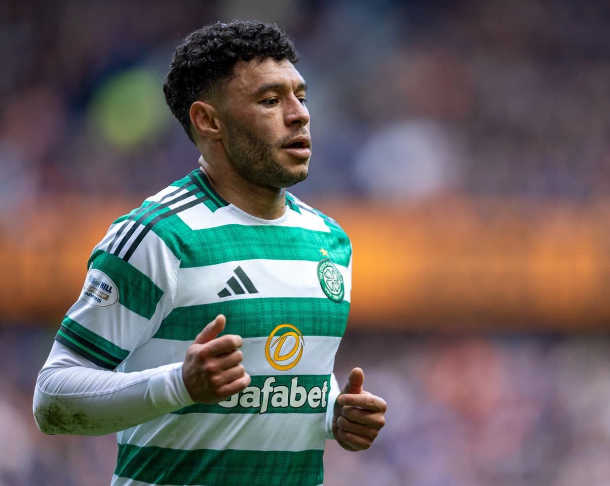 Alexo's three-pointer finishes it for the win!