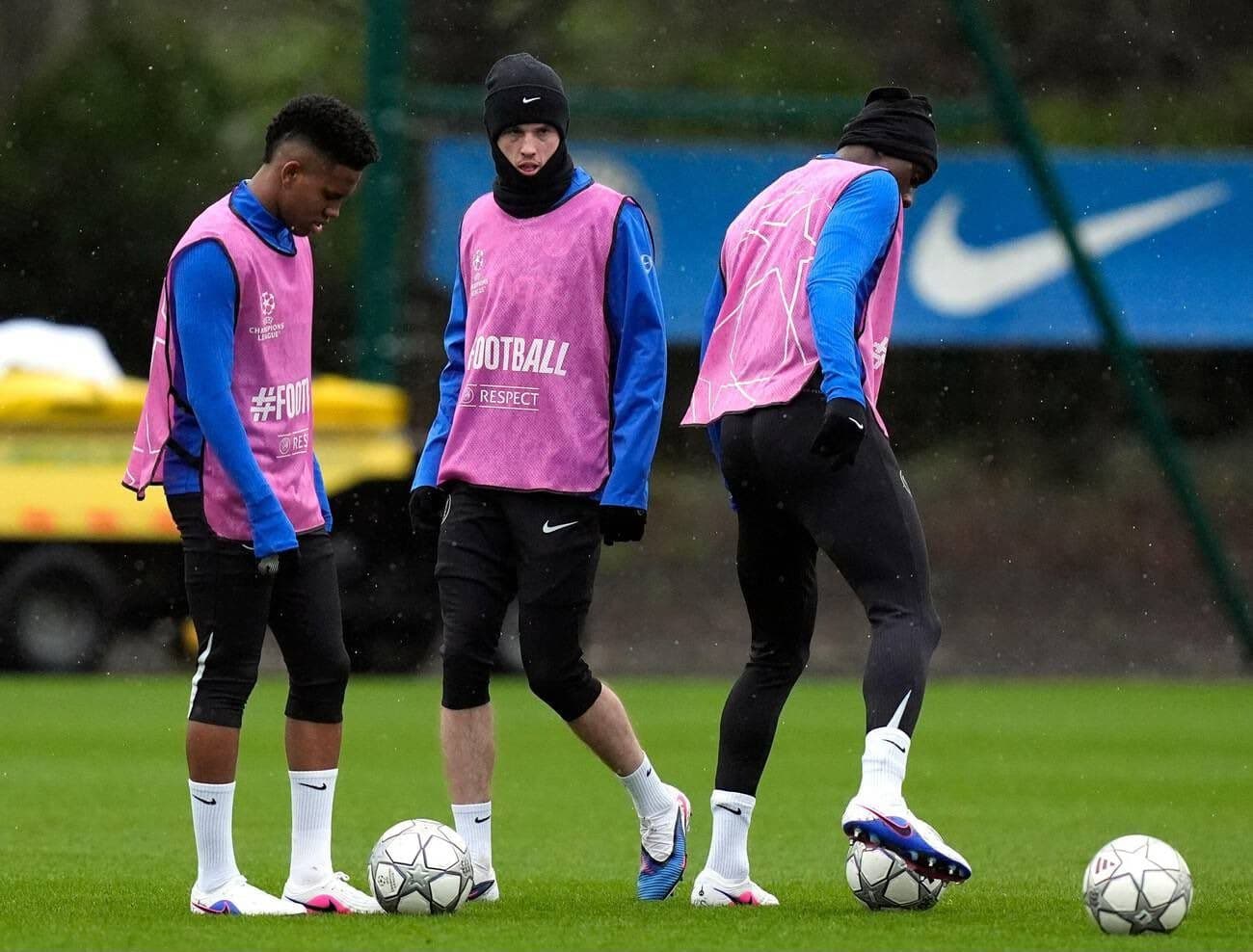 Joe Cole believes Chelsea’s “frustrated” best players are “going to start” leaving